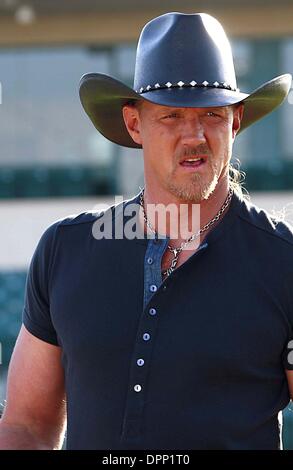 May 31, 2006 - Lancaster, CALIFORNIA, USA - TRACE ADKINS -.VIDEO SHOOT