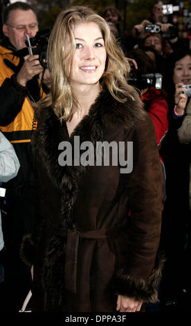 Dec. 1, 2006 - Cafe De Paris, LONDON 12-01-2006, ENGLAND - ROSAMUND PIKE.ACTRESS..ARRIVES FOR THE 2006 WHATS ON STAGE AWARDS AT THE CAFE DE PARIS ON COVENTRY STREET IN LONDON 12-01-2006.  -   K50931(Credit Image: © Globe Photos/ZUMAPRESS.com) Stock Photo