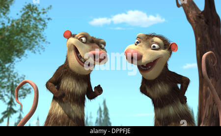 Apr. 17, 2006 - IA2-45...Daredevil possum brothers Eddie (left, voiced by Josh Peck) and Crash (Seann William Scott) plot their next move.  credit: Blue Sky Studios.K47526ES.ICE AGE 2 THE MELTDOWN.TV-FILM STILL.PHTO SUPPLIED BY   PHOTOS(Credit Image: © Globe Photos/ZUMAPRESS.com) Stock Photo