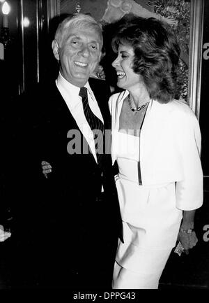 June 26, 2006 - AARON SPELLING WITH Stefanie POWERS 1984.SUPPLIED BY (Credit Image: © Globe Photos/ZUMAPRESS.com) Stock Photo