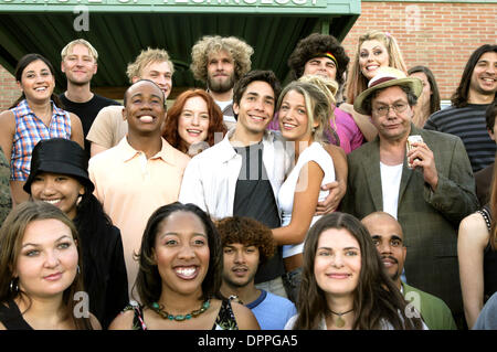 July 10, 2006 - K49443ES.''ACCEPTED''.TV-FILM STILL. SUPPLIED BY    L to R, Center) Hands (COLUMBUS SHORT), Rory (MARIA THAYER), Bartleby (JUSTIN LONG), Monica (BLAKE LIVELY), Glen (ADAM HERSCHMAN) and Uncle Ben (LEWIS BLACK) make up one happy college family in the comedy Accepted(Credit Image: © Globe Photos/ZUMAPRESS.com) Stock Photo