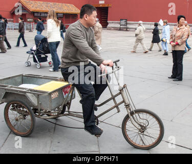 Beijing, China. 26th Oct, 2006. A man rides a three-wheeled bicycle cart in Beijing, capital of the Peoples Republic of China © Arnold Drapkin/ZUMAPRESS.com/Alamy Live News Stock Photo