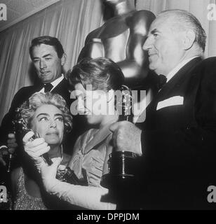 GREGORY PECK JOAN CRAWFORD PATTY DUKE ED BEGLEY ALL WITH OSCARS (1963 ...