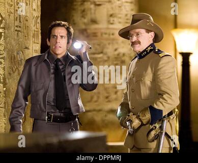 Nov. 6, 2006 - K51173ES.'' NIGHT AT THE MUSEUM ''.TV-FILM STILLS.SUPPLIED BY    Larry Daley (Ben Stiller, left) and Teddy Roosevelt (Robin Williams) explore the incredible events taking place all around them in a natural history museum(Credit Image: © Globe Photos/ZUMAPRESS.com) Stock Photo