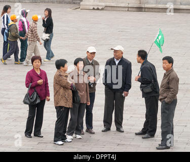 Beijing, China. 26th Oct, 2006. Chinese tourists and their tour guides in the Forbidden City, a major tourist attraction in Beijing, capital of the Peoples Republic of China. © Arnold Drapkin/ZUMAPRESS.com/Alamy Live News Stock Photo