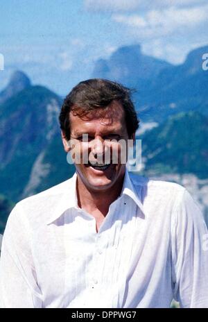 Mar. 24, 2006 - ROGER MOORE.    ROGERMOORERETRO(Credit Image: © Globe Photos/ZUMAPRESS.com) Stock Photo