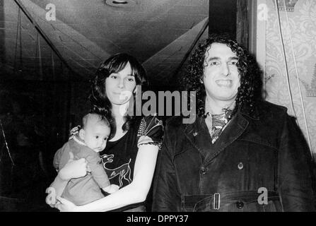 Sept. 21, 2006 - TINY TIM WITH WIFE MISS VICKI (VICTORIA BUDINGER) AND THEIR DAUGHTER TULIP.   PHOTOS(Credit Image: © Globe Photos/ZUMAPRESS.com) Stock Photo