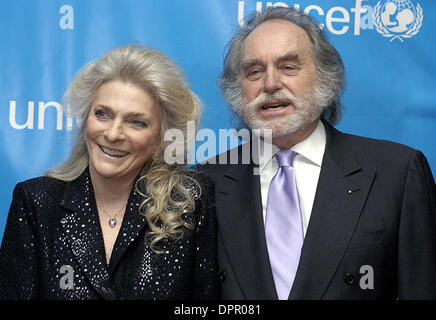 Dec. 03, 2005 - Beverly Hills, USA - Singer Judy Collins and her husband Louis Nelson arrive at the UNICEF Goodwill Gala, a star-studded event to commemorate and celebrate 50 years of celebrity advocacy for the organization which helps provide educational opportunities for 120 million children in developing nations. (Credit Image: © Brian Cahn/ZUMAPRESS.com) Stock Photo