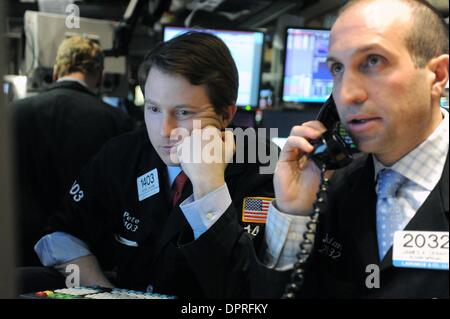 Mar 02, 2009 - Manhattan, New York, USA - Traders on the floor of the New York Stock Exchange as the Dow Jones industrial average closes below 7,000 for the first time since 1997. The Dow closed down close to 300 points to 6,763,29. The credit crisis and recession have cut the average's value since it hit a record high over 14,000 in October 2007.  (Credit Image: Â© Bryan Smith/ZUM Stock Photo