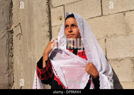 Nov 25, 2008 - Rahat, Israel - Woman wearing burka. In Israel, tens of thousands of Arab Bedouin fear that the Israeli government wants to seize land they say belongs to them and to put an end to their traditional nomadic lifestyle. The Israeli Arab Bedouin are 160,000 Israeli citizens, who live in what are called 'unrecognized villages' that don't appear on any maps and don't get  Stock Photo