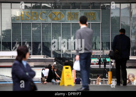 Mar 02, 2009 - Hong Kong, China - The headquarters of HSBC Holdings PLC in Hong Kong Monday. HSBC, Europe's biggest bank, reported a 70 percent slump in annual net profits as bad debts surged to almost 25 billion dollars (20 billion euros), causing it to launch a record British rights issue. The British banking group said it planned to raise 12.5 billion pounds (17.8 billion dollar Stock Photo