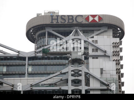 Mar 02, 2009 - Hong Kong, China - The headquarters of HSBC Holdings PLC in Hong Kong Monday. HSBC, Europe's biggest bank, reported a 70 percent slump in annual net profits as bad debts surged to almost 25 billion dollars (20 billion euros), causing it to launch a record British rights issue. The British banking group said it planned to raise 12.5 billion pounds (17.8 billion dollar Stock Photo