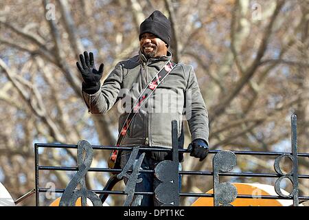 November 27, 2008: Musician Darius Rucker waves to the crowd. .The Macy's Thanksgiving Day Parade in New York City, NY.  Richey Miller/CSM (Credit Image: © Richey Miller/Cal Sport Media) Stock Photo