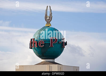 Mar 17, 2009 - Seattle, Washington, USA - The Seattle Post-Intelligencer globe icon sitting on top of the newspaper's headquarters building, which printed its last print edition.  Hearst Corp., which owns the 146-year-old P-I, said Monday that it failed to find a buyer for the newspaper, which it put up for a 60-day sale in January after years of losing money. The P-I's roots date  Stock Photo