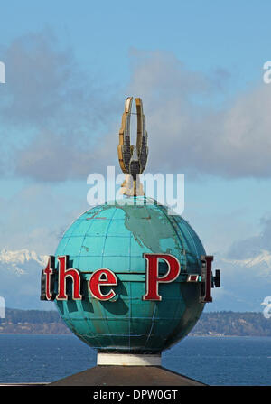 Mar 17, 2009 - Seattle, Washington, USA - The Seattle Post-Intelligencer globe icon sitting on top of the newspaper's headquarters building, which printed its last print edition.  Hearst Corp., which owns the 146-year-old P-I, said Monday that it failed to find a buyer for the newspaper, which it put up for a 60-day sale in January after years of losing money. The P-I's roots date  Stock Photo