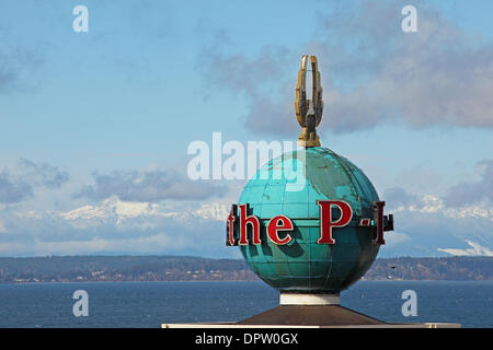 Mar 17, 2009 - Seattle, Washington, USA - The Seattle Post-Intelligencer globe icon sitting on top of the newspaper's headquarters building, which printed its last print edition.  Hearst Corp., which owns the 146-year-old P-I, said Monday that it failed to find a buyer for the newspaper, which it put up for a 60-day sale in January after years of losing money. The P-I's roots date  Stock Photo