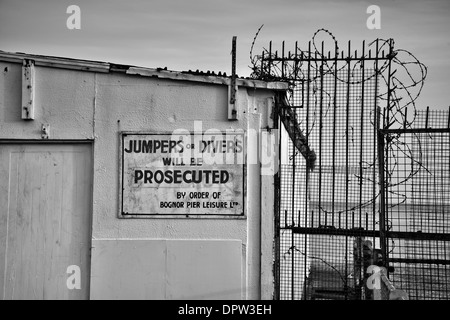 Warning sign against jumpers or divers will be prosecuted, Bognor Regis, West Sussex, UK Stock Photo