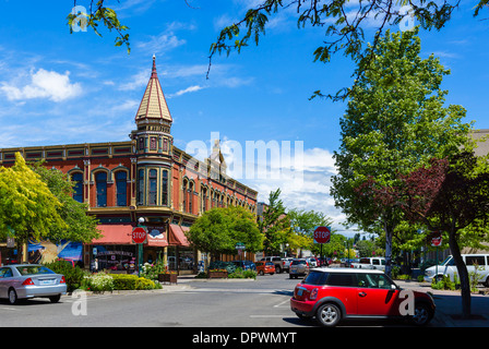 The historic Davidson Building at the intersection of Pearl Street and West 4th, Ellensburg, Washington , USA Stock Photo