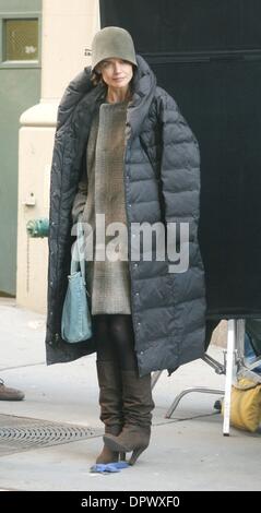 Feb 25, 2009 - New York, New York, USA - Actress KATIE HOLMES films a scene from her new movie 'The Extra Man' on 20th Street in Manhattan.  (Credit Image: Â© Nancy Kaszerman/ZUMA Press) Stock Photo