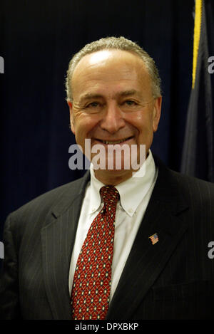 Jan 16, 2009 - Manhattan, New York, USA - Senator CHARLES SCHUMER received this morning New Yorkers that won the presidential inauguration ticket lottery. (Credit Image: © Mariela Lombard/ZUMA Press) RESTRICTIONS: * New York City Newspapers Rights OUT * Stock Photo