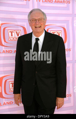 ALAN ALDA.The 7th Annual TV Land Awards Held at the Universal City Gibson Amphitheatre in Los Angeles , California 04-19-2009.Photo by Michael Germana-Globe Photos, inc..K61715MGE.(Credit Image: © Michael Germana/Globe Photos/ZUMAPRESS.com) Stock Photo