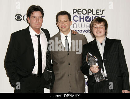 Jan 07, 2009 - Los Angeles, California, USA - Actors CHARLIE SHEEN, JON CRYER and ANGUS T. JONES in the Press Room at the 35th Annual People's Choice Awards held at The Shrine Auditorium. (Credit Image: © Lisa O'Connor/ZUMA Press) Stock Photo