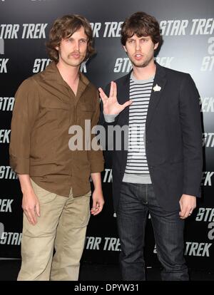Apr 30, 2009 - Hollywood, California, USA - Actor JON HEDER & TWIN BROTHER DAN arriving to the 'Star Trek' Los Angeles Premiere held at Grauman's Chinese Theatre. (Credit Image: Â© Lisa O'Connor/ZUMA Press) Stock Photo