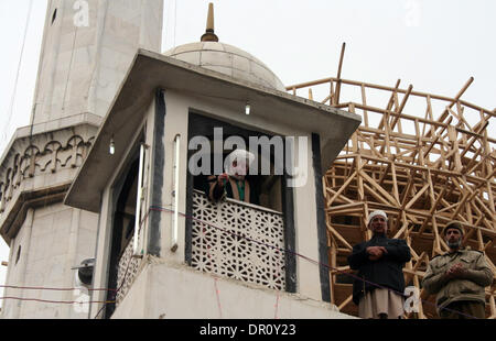 Srinagar, Indian Administered Kashmir17 January. A  Kashmiri Muslim priest displays  a  relic  believed to be whisker from the beard of Prophet Muhammad at the Hazratbal shrine in Srinagar, the summer capital city of Indian-administered Kashmir. Thousands of devotees from across Kashmir converged at the Hazratbal shrine to pay obeisance on the occasion of Friday following Eid-Milad-Un-Nabi (the birth anniversary of Prophet Muhammad)  (Sofi Suhail/ Alamy Live News) Stock Photo