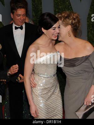 Anne Hathaway And Meryl Streep Arriving At The Vanity Fair Oscar