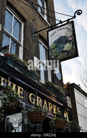 The Grapes, a famous riverside pub in Limehouse, East London, now owned by Sir Ian McKkellen Stock Photo