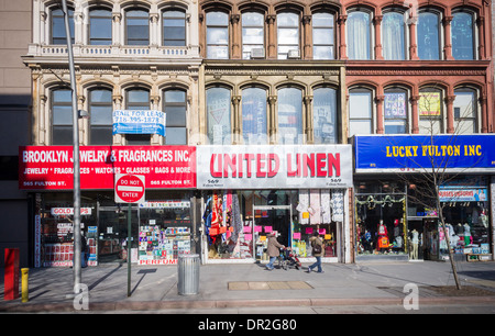 Gioielli e Accessori a Brooklyn mercato indie di Brooklyn a New York  durante il mercato Steampunk Foto stock - Alamy