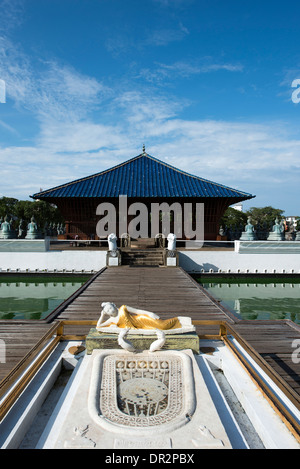 The ‘seema malaka Temple’ - an assembly hall for monks in the picturesque Beira Lake, designed by famous architect Geoffrey Bawa Stock Photo