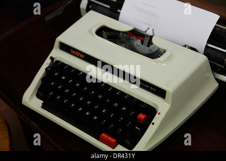 Brother deluxe 1613 typewriter on sale at Broncante antiques market Stock Photo