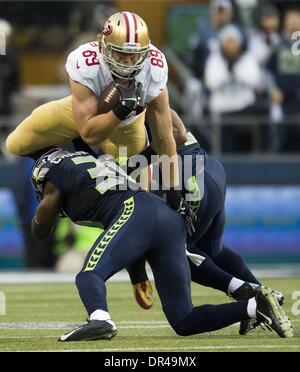 Seattle, WA, USA - San Francisco 49ers tight end Vance McDonald (89) dives over Seattle Seahawks strong safety Kam Chancellor (31) after a 14-yard gain in the first quarter of the NFC championship game at CenturyLink Field in Seattle on Sunday, Jan. 19th Jan, 2014. 19, 2014 Credit:  Action Plus Sports/Alamy Live News Stock Photo