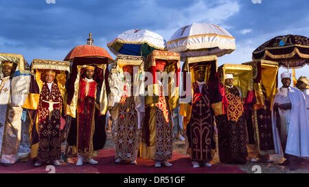 Addis Ababa, Ethiopian . 18th Jan, 2014. Priests carry the Tabot, a model of the Arc of Covenant, during a colorful procession of Timket celebrations of Epiphany, commemorating the baptism of Jesus, on January 18, 2014 in Addis Ababa. Credit:  Dereje Belachew/Alamy Live News Stock Photo