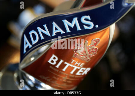 Jan 27, 2009 - London, England, United Kingdom - An Adnams beer in a pub in central London. Brewer Adnams has warned today that its 2008 profits would be substantially lower than 2007 due to falling sales as a result of the economic downturn. The Suffolk-based firm said its beer sales fell 6 percent last year as the seriousness of the economic decline exceeded the expectations of m Stock Photo