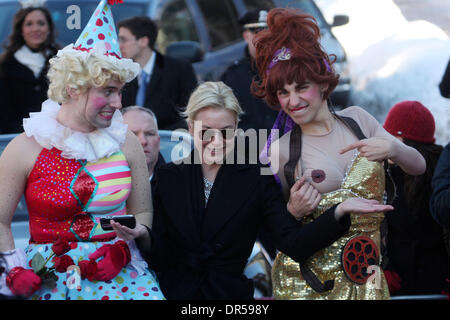 Feb 05, 2009 - Cambridge, Massachusetts, USA - Actress RENEE ZELLWEGGER enjoys a parade, roast, pudding pot and press conference, all held in her honor as she was named the 'Hasty Pudding Woman of the Year' by the Hasty Pudding Theatricals at Harvard University. (Credit Image: © Bethany Versoy/ZUMA Press) Stock Photo