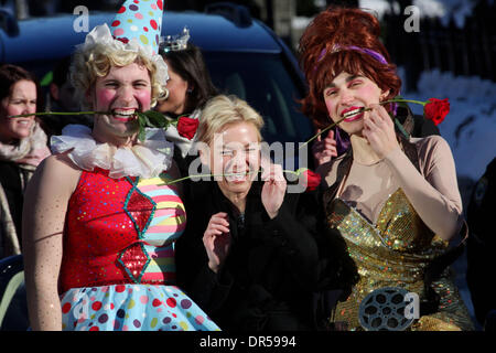 Feb 05, 2009 - Cambridge, Massachusetts, USA - Actress RENEE ZELLWEGGER enjoys a parade, roast, pudding pot and press conference, all held in her honor as she was named the 'Hasty Pudding Woman of the Year' by the Hasty Pudding Theatricals at Harvard University. (Credit Image: © Bethany Versoy/ZUMA Press) Stock Photo