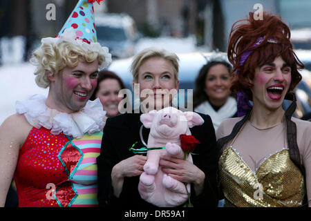 Feb 05, 2009 - Cambridge, Massachusetts, USA - Actress RENEE ZELLWEGGER enjoys a parade, roast, pudding pot and press conference, all held in her honor as she was named the 'Hasty Pudding Woman of the Year' by the Hasty Pudding Theatricals at Harvard University. (Credit Image: © Bethany Versoy/ZUMA Press) Stock Photo