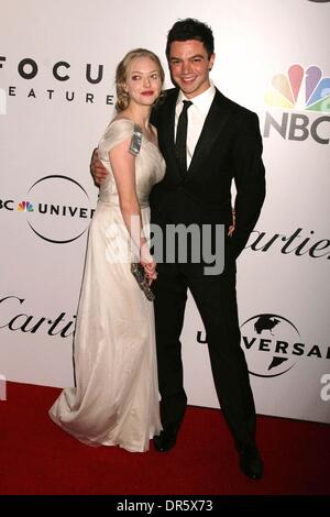 I13965CHW.66TH ANNUAL GOLDEN GLOBE AWARDS - OFFICIAL NBC UNIVERSAL AND FOCUS FEATURES AFTERPARTY.BEVERLY HILTON HOTEL, BEVERLY HILLS, CA  .01/11/09.AMANDA SEYFRIED AND DOMINIC COOPER .PHOTO: CLINTON H. WALLACE-PHOTOMUNDO-GLOBE PHOTOS INC.(Credit Image: © Clinton Wallace/Globe Photos/ZUMAPRESS.com) Stock Photo