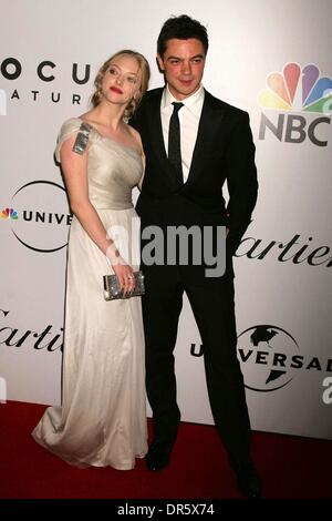 I13965CHW.66TH ANNUAL GOLDEN GLOBE AWARDS - OFFICIAL NBC UNIVERSAL AND FOCUS FEATURES AFTERPARTY.BEVERLY HILTON HOTEL, BEVERLY HILLS, CA  .01/11/09.AMANDA SEYFRIED AND DOMINIC COOPER .PHOTO: CLINTON H. WALLACE-PHOTOMUNDO-GLOBE PHOTOS INC.(Credit Image: © Clinton Wallace/Globe Photos/ZUMAPRESS.com) Stock Photo