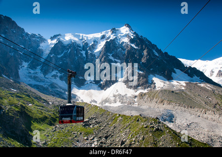 Cable car to the Aiguille du Midi (3842m) in the Mont Blanc massif in the French Alps (taken from Plan de l'Aiguille) Stock Photo