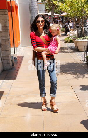 Bethenny Frankel seen carrying daughter Bryn Hoppy while out and about