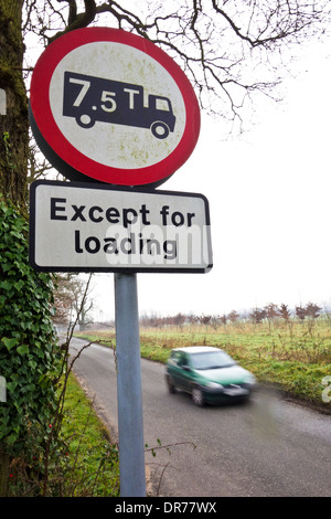 lorry weight limit sign on country lane road Stock Photo