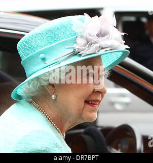 Queen Elizabeth II arrives at Nottingham Station for the Jubilee visit Nottingham, England - 13.06.12 Stock Photo