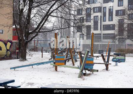 Berlin, Germany. January 21st 2014. Berlin receives one of the 1st snow fall of this winter with negative temperatures. Goncalo Silva/Alamy Live News. Stock Photo