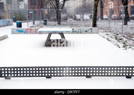 Berlin, Germany. January 21st 2014. Berlin receives one of the 1st snow fall of this winter with negative temperatures. Goncalo Silva/Alamy Live News. Stock Photo