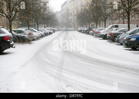 Berlin, Germany. January 21st 2014. Berlin receives one of the 1st snow fall of this winter with negative temperatures. Goncalo Silva/Alamy Live News. Stock Photo