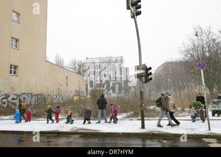 Berlin, Germany. 21st Jan, 2014. Berlin receives one of the 1st snow fall of this winter with negative temperatures, on Jan. 21, 2014 © Goncalo Silva/NurPhoto/ZUMAPRESS.com/Alamy Live News Stock Photo