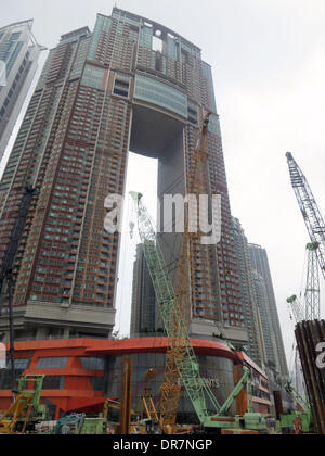 Part of an office, residential and shopping complex, here the shopping mall 'Elements' in the Kowloon district of Hong Kong, China, 29 April 2013. Elements is located directly above the Kowloon MTR Station and near the residential complex Union Square and the Western Harbour Tunnel. The Arch (M) is the third tallest residential building in Hong Kong and consists of four residential towers, which from the 69th Floor are connected to each other. Photo: Peter Jaehnel - NO WIRE SERVICE Stock Photo